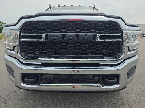 Diamond Black Crystal Pearlcoat 2019 RAM 3500 Tradesman Crew Cab 4x4 6'4' Box