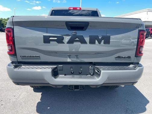 Ceramic Gray Clearcoat 2026 RAM 2500 Big Horn Crew Cab 4x4 6'4' Box