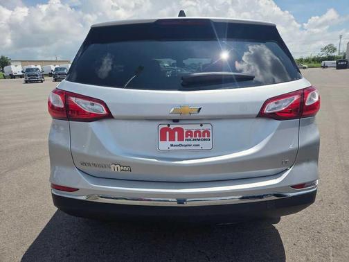 Silver Ice Metallic 2021 Chevrolet Equinox 1LT
