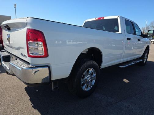 Bright White Clearcoat 2024 RAM 2500 Big Horn Crew Cab 4x4 8' Box