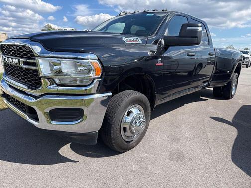 2024 RAM 3500 Tradesman Crew Cab 4x4 8' Box