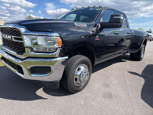 2024 RAM 3500 Tradesman Crew Cab 4x4 8' Box