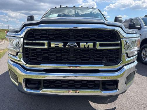 2024 RAM 3500 Tradesman Crew Cab 4x4 8' Box