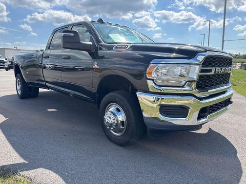 2024 RAM 3500 Tradesman Crew Cab 4x4 8' Box