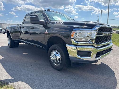 2024 RAM 3500 Tradesman Crew Cab 4x4 8' Box