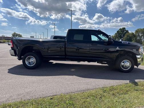 2024 RAM 3500 Tradesman Crew Cab 4x4 8' Box