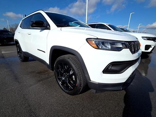 Bright White Clearcoat 2026 Jeep Compass Latitude