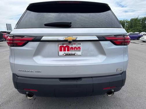 Silver Ice Metallic 2022 Chevrolet Traverse LS