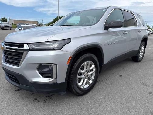 Silver Ice Metallic 2022 Chevrolet Traverse LS