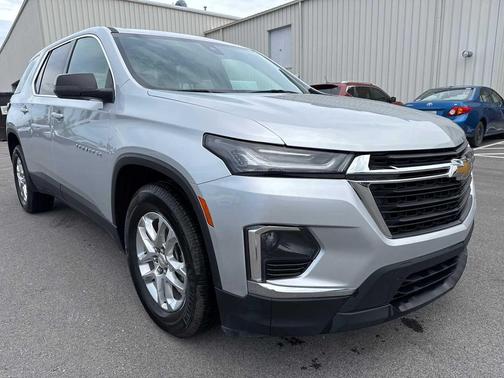 Silver Ice Metallic 2022 Chevrolet Traverse LS