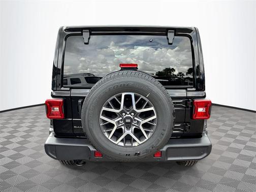 2025 Jeep Wrangler 4-Door Sahara 4x4