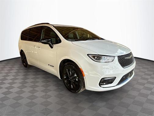 2025 Chrysler Pacifica L