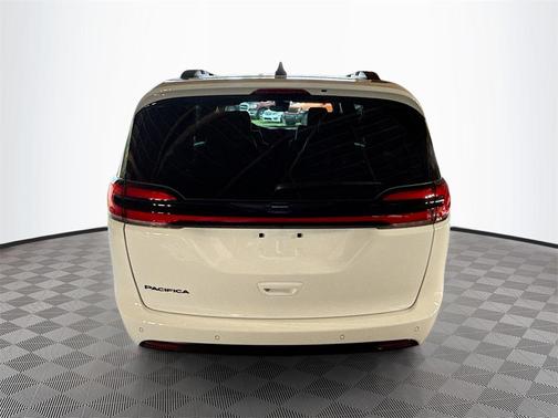 2025 Chrysler Pacifica L
