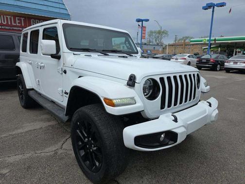 Bright White Clearcoat 2022 Jeep Wrangler Unlimited Sahara