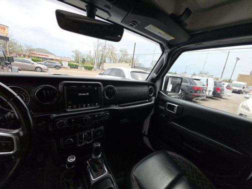 Bright White Clearcoat 2022 Jeep Wrangler Unlimited Sahara