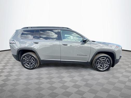 2026 Jeep Cherokee Laredo 4x4