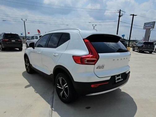 2023 Volvo XC40 B4 Core