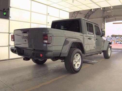 2022 Jeep Gladiator Sport S