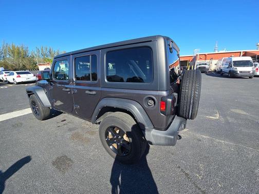 Granite Crystal Metallic Clearcoat 2022 Jeep Wrangler Unlimited Sport Altitude