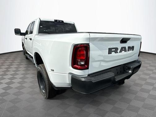 Bright White Clearcoat 2026 RAM 3500 Tradesman Crew Cab 4x2 8' Box