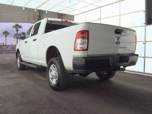 2022 RAM 2500 Tradesman Crew Cab 4x4 6'4' Box