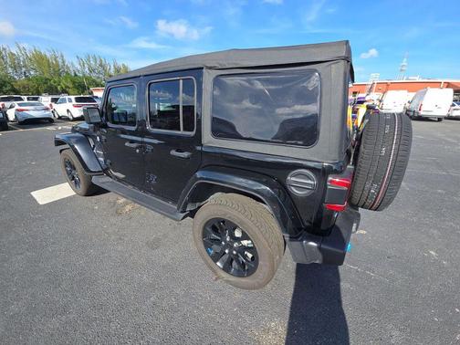 Black Clearcoat 2022 Jeep Wrangler Unlimited 4xe Sahara