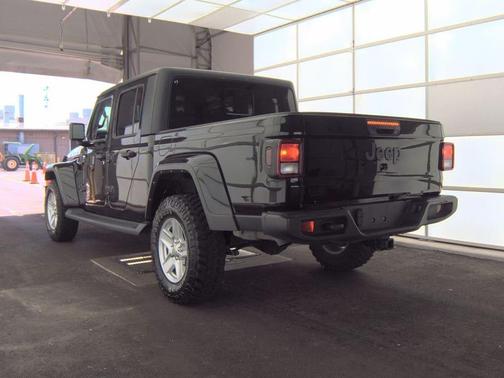 Black Clearcoat 2022 Jeep Gladiator Sport S
