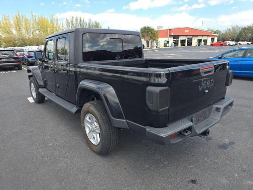 Black Clearcoat 2022 Jeep Gladiator Sport S