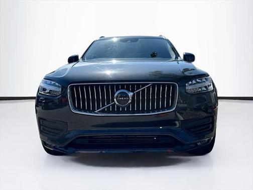 2022 Volvo XC90 T6 Momentum