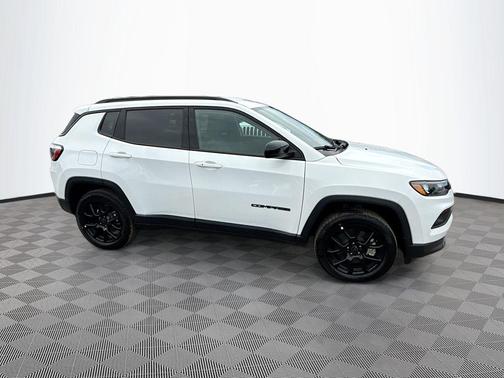 Bright White Clearcoat 2026 Jeep Compass Latitude