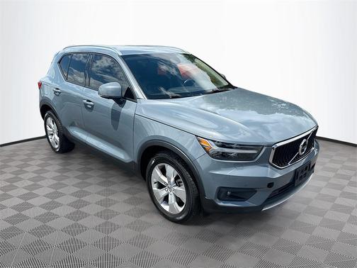 2021 Volvo XC40 T5 Momentum