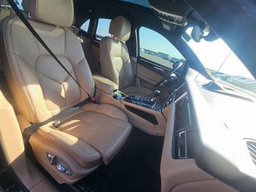 2020 Porsche Macan Base