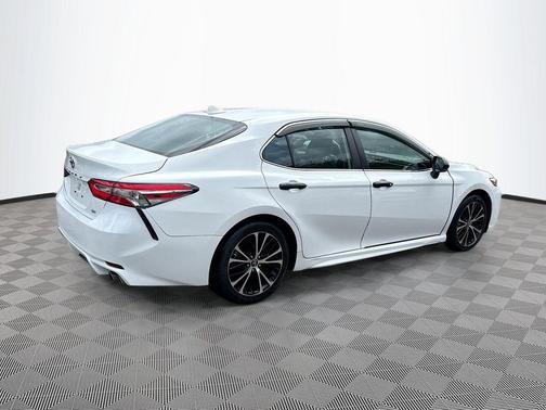 Super White 2019 Toyota Camry SE