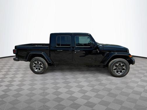 Black Clearcoat 2026 Jeep Gladiator Sahara 4x4