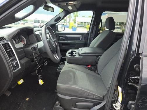 2024 RAM 1500 Classic Warlock Crew Cab 4x4 5'7' Box