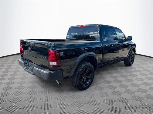 2024 RAM 1500 Classic Warlock Crew Cab 4x4 5'7' Box