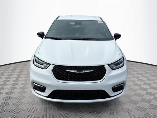 2025 Chrysler Pacifica L