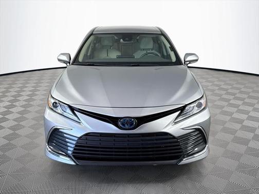 2022 Toyota Camry Hybrid XLE