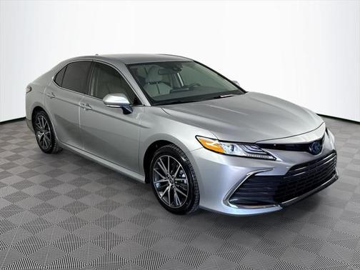 2022 Toyota Camry Hybrid XLE