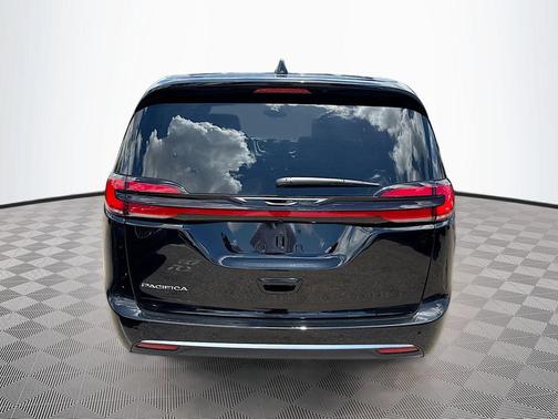 Diamond Black Crystal Pearlcoat 2027 Chrysler Pacifica L