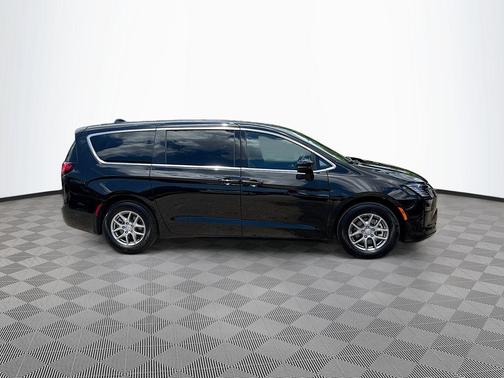Diamond Black Crystal Pearlcoat 2027 Chrysler Pacifica L