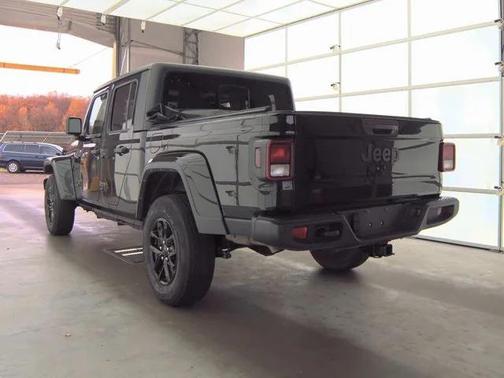 2022 Jeep Gladiator Sport S