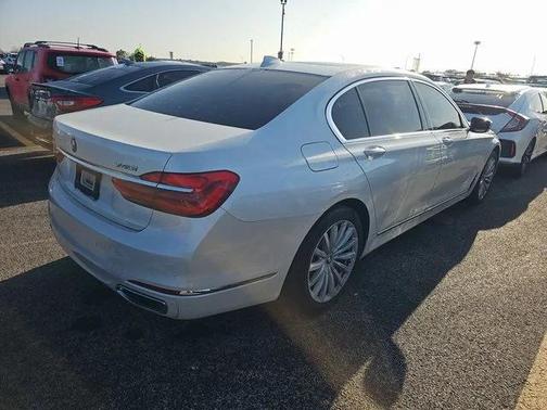 2018 BMW 740 740i