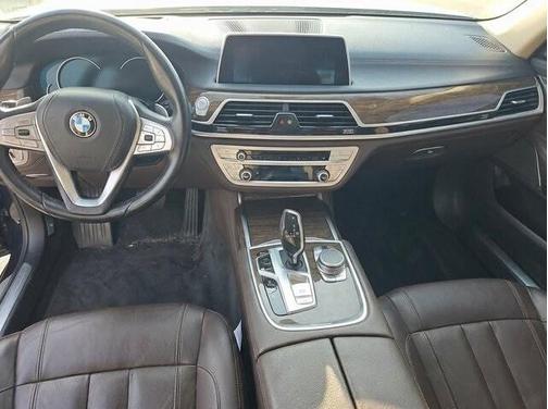 2018 BMW 740 740i