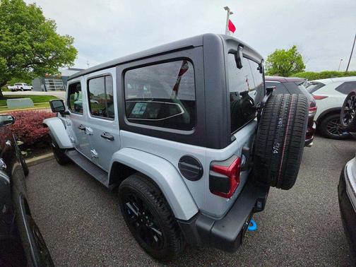Silver Zynith Clearcoat 2023 Jeep Wrangler 4xe Sahara
