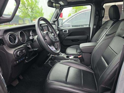 Silver Zynith Clearcoat 2023 Jeep Wrangler 4xe Sahara