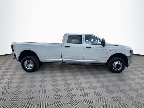 Bright White Clearcoat 2026 RAM 3500 Tradesman Crew Cab 4x4 8' Box
