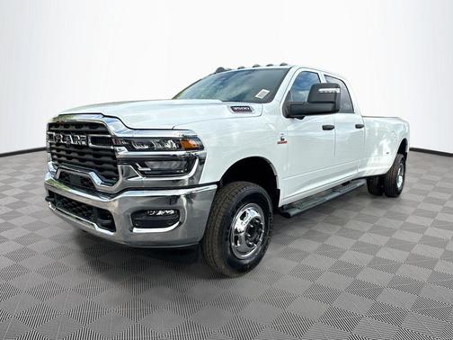 Bright White Clearcoat 2026 RAM 3500 Tradesman Crew Cab 4x4 8' Box