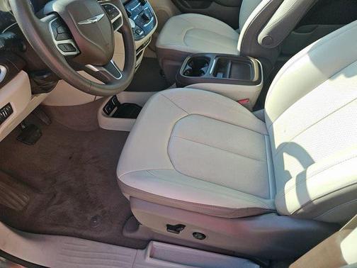2021 Chrysler Voyager LXI