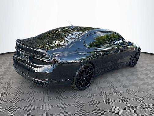 Black Sapphire Metallic 2022 BMW 740 i